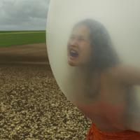 Le Grand Secret avec Lita Chow Performeuse dans la bulle de la vie