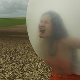 Le Grand Secret avec Lita Chow Performeuse dans la bulle de la vie