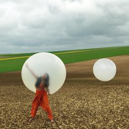 Le Grand Secret avec Lita Chow Performeuse dans la bulle de la vie