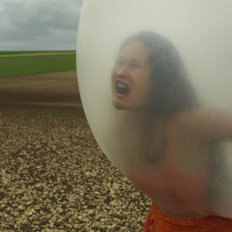 Le Grand Secret avec Lita Chow Performeuse dans la bulle de la vie